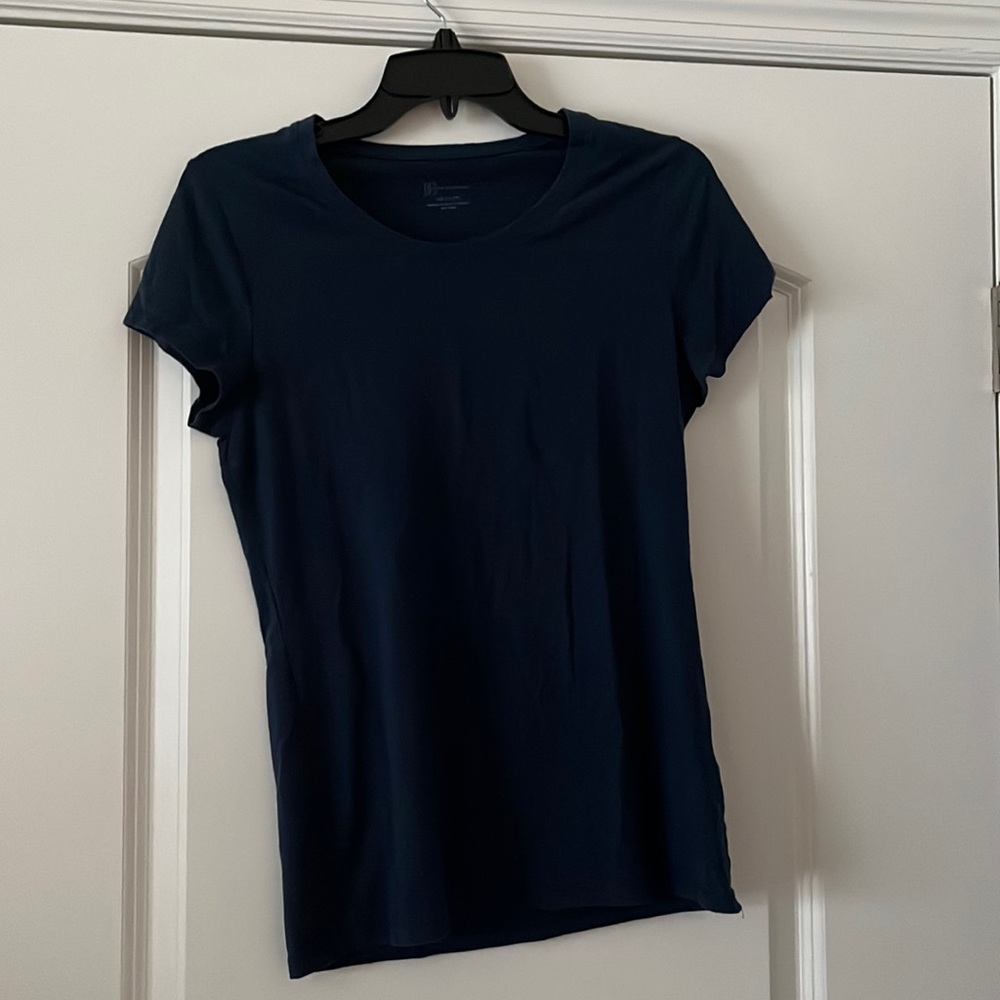 ❤️ 3 for $7 or $4 each. Navy blue t-shirt